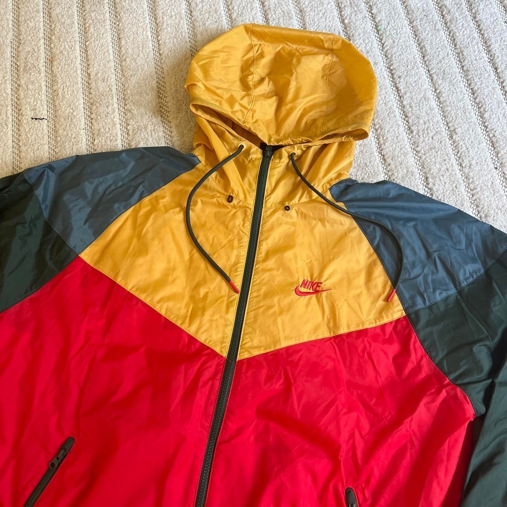 Nike Windrunner Water Resistant Hooded Jacket Size Large Sports Outdoor